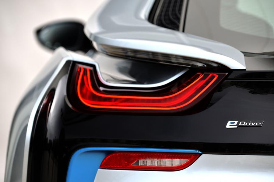  BMW i8 2014 года  (фото 98 из 180)